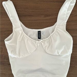 Chic White Crop Top by H&M Divided